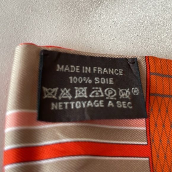 Hermes Couvertures Nouvelles Silk Twilly Orange - Picture 9 of 12